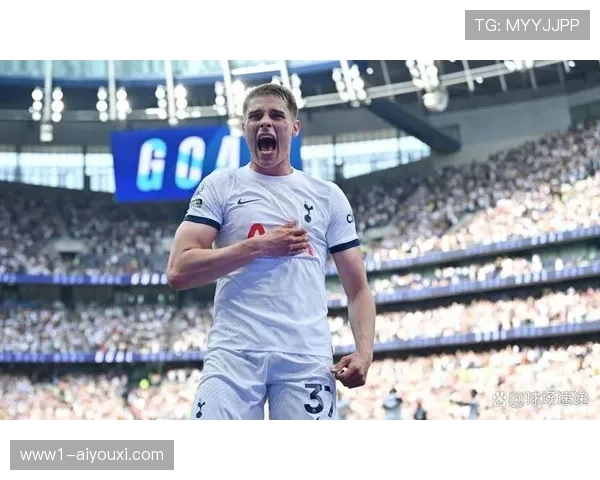 曼联紧急寻枪补强防线 范德芬成6500万镑首要目标